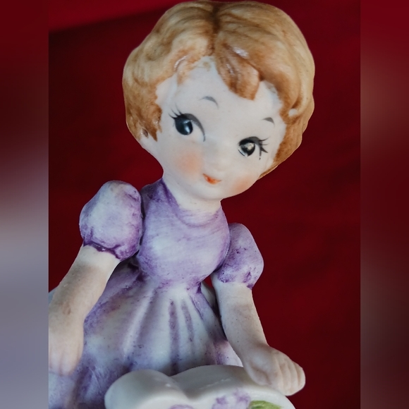 CERAMIC GIRL FIGURINE LETTER B LAVENDER 3.5" TALL, DELICATE VINTAGE FLOWER DRESS - Picture 2 of 7